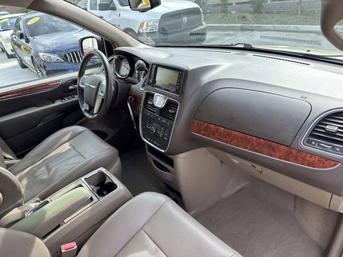 Used 2013 Chrysler Town & Country Touring image 12