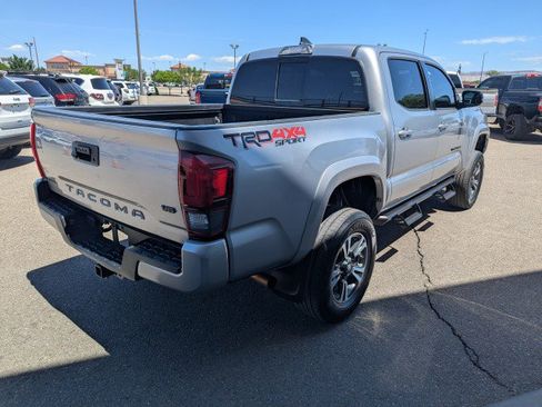 Used 2019 Toyota Tacoma TRD Sport AWD/4WD image 5