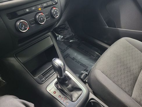 Used 2014 Volkswagen Tiguan S image 26