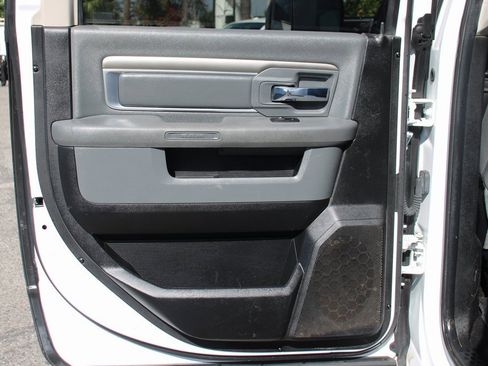 Used 2017 RAM 2500 SLT image 30