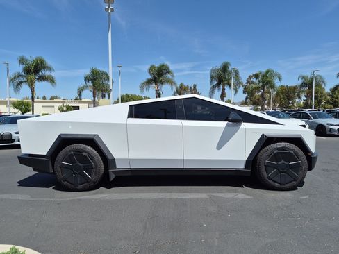 Used 2024 Tesla Cybertruck Cyberbeast AWD/4WD image 9