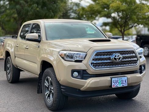 Used 2016 Toyota Tacoma TRD Sport w/ Towing Package RWD image 7