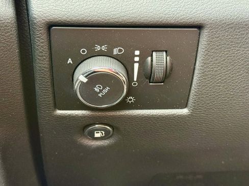 Used 2020 Jeep Grand Cherokee Laredo AWD/4WD image 23
