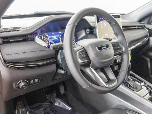 New 2026 Jeep Compass Latitude image 3