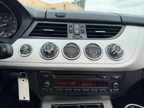 Used 2011 BMW Z4 sDrive30i RWD image 22