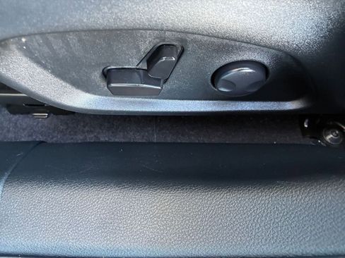 Used 2025 Jeep Compass Limited image 22