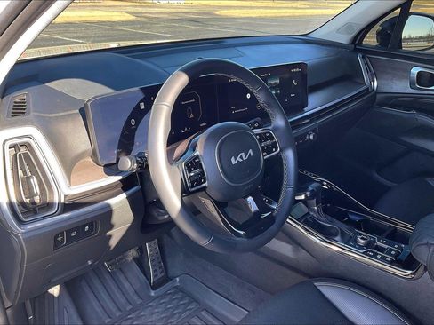Used 2025 Kia Sorento SX image 15