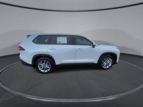 Used 2024 Toyota Grand Highlander AWD image 9