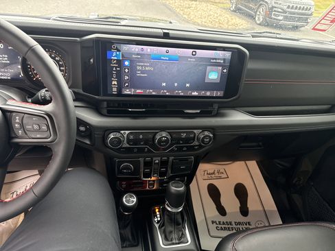 Used 2024 Jeep Wrangler Unlimited Rubicon image 24