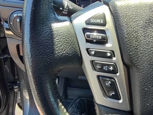 Used 2022 Nissan Titan SV w/ SV Convenience Package image 20