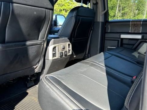 Used 2019 Ford F150 Lariat w/ Equipment Group 502A Luxury AWD/4WD image 12