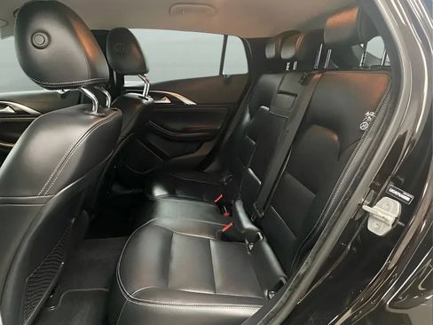 Used 2018 INFINITI QX30 FWD image 11