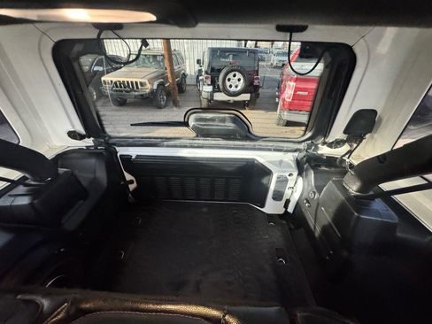 Used 2018 Jeep Wrangler Unlimited Rubicon image 22