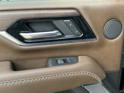 Used 2025 GMC Yukon Denali Ultimate image 25