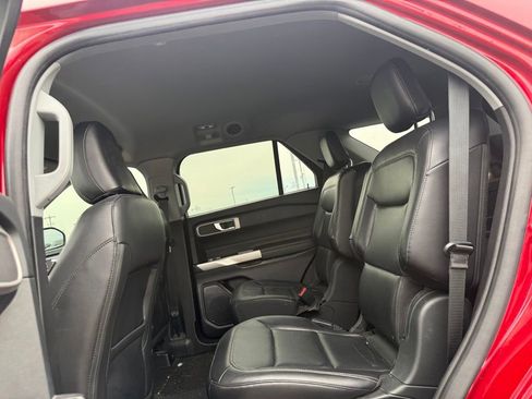 Used 2021 Ford Explorer XLT w/ Equipment Group 202A RWD image 7