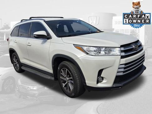 Used 2019 Toyota Highlander XLE image 3