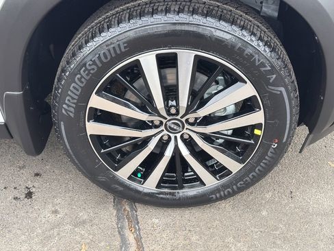 New 2025 Nissan Pathfinder Platinum w/ Cargo Package image 9