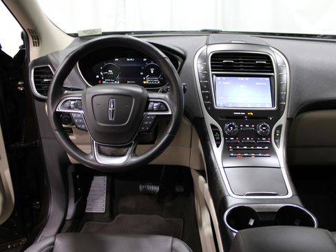 Used 2020 Lincoln Nautilus Reserve w/ Equipment Group 201A image 2