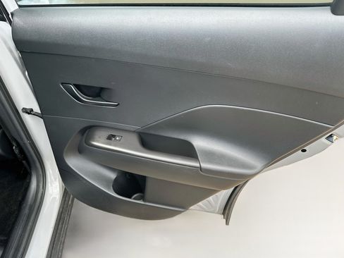 Used 2025 Hyundai Kona SEL AWD/4WD image 28