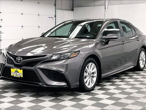 Used 2024 Toyota Camry SE image 12