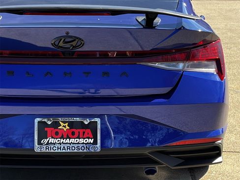 Used 2023 Hyundai Elantra SEL w/ Convenience Package image 6