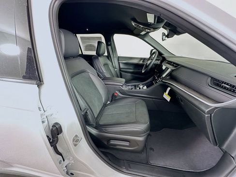 New 2026 Jeep Grand Cherokee Altitude AWD/4WD image 35