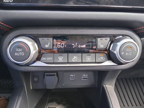 New 2025 Nissan Versa SR w/ Trunk Package image 16