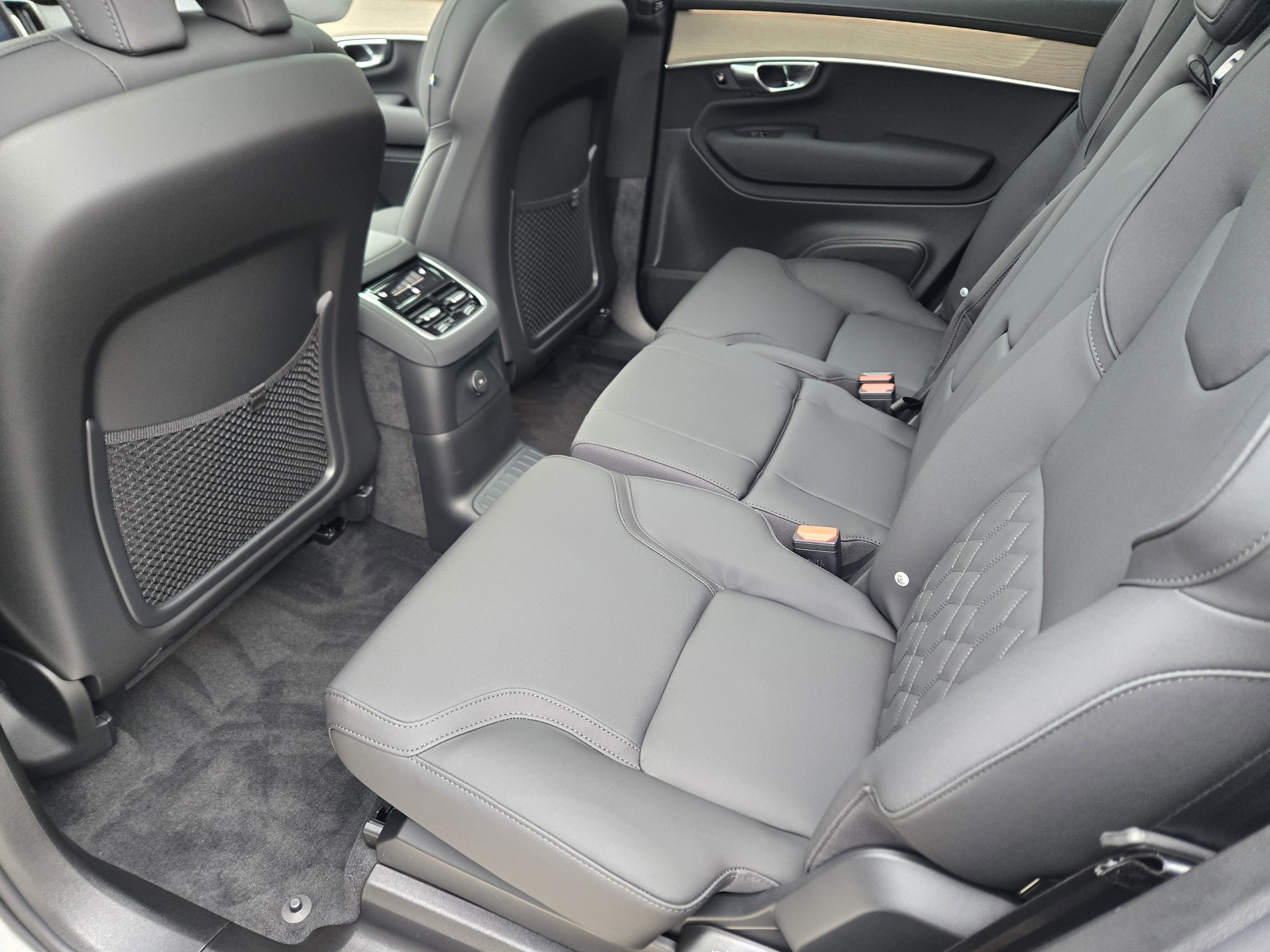 New 2026 Volvo XC90 T8 Plus w/ Protection Package Premier AWD/4WD image 26