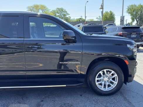Used 2023 Chevrolet Suburban LT RWD image 10