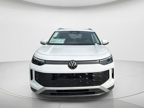 New 2026 Volkswagen Tiguan SE FWD image 2