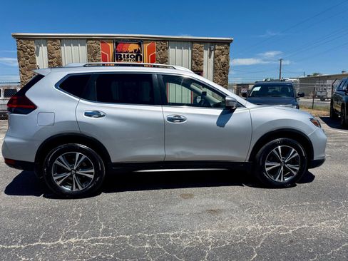 Used 2020 Nissan Rogue SV w/ Premium Package FWD image 2