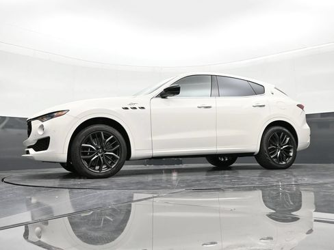 Used 2024 Maserati Levante GT Ultima AWD/4WD image 26