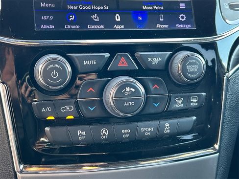 Used 2020 Jeep Grand Cherokee Limited w/ Luxury Group II image 16