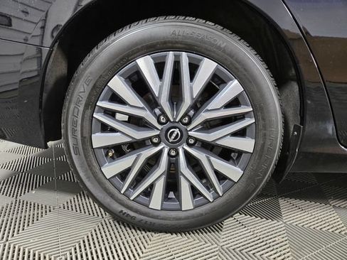 Used 2024 Nissan Altima 2.5 SV FWD image 11