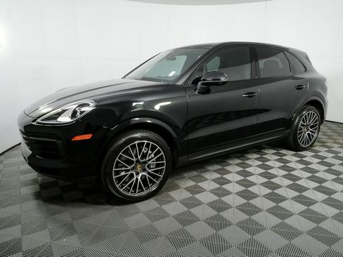 Certified 2023 Porsche Cayenne image 2