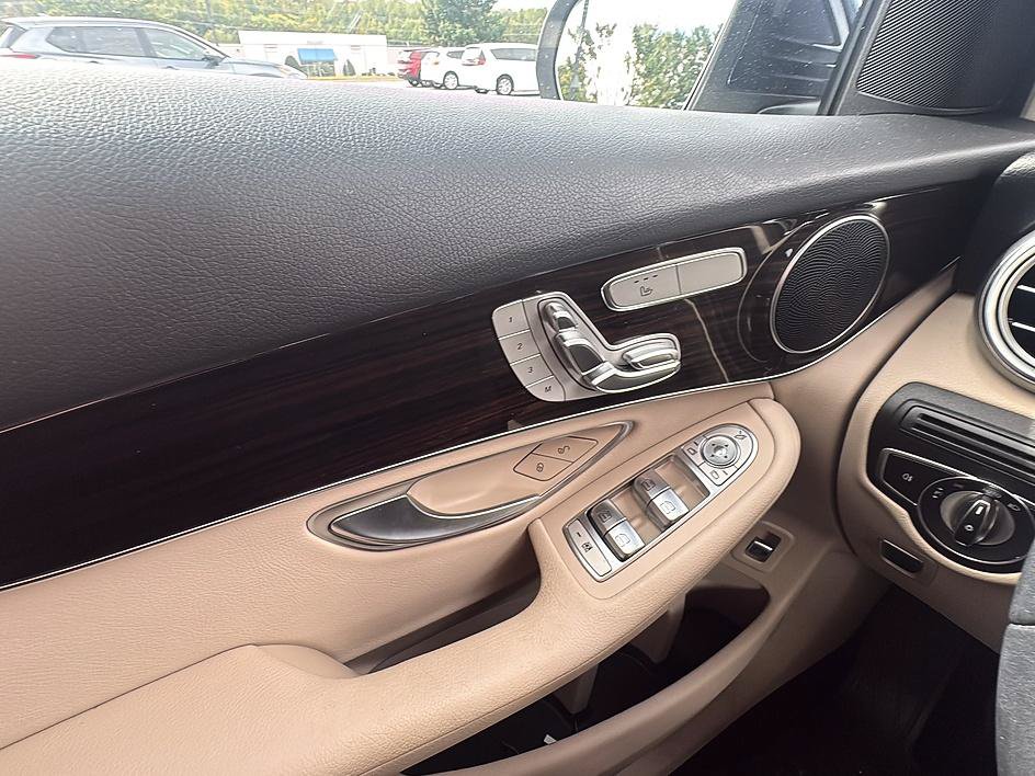 Used 2022 Mercedes-Benz GLC 300 image 15