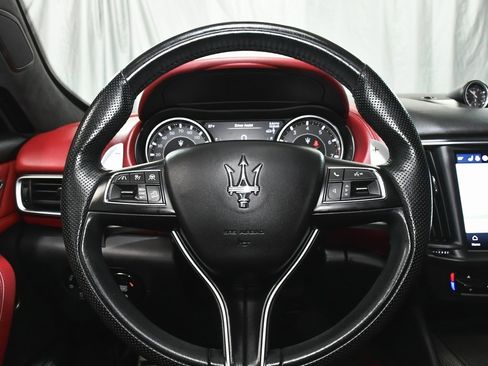 Used 2022 Maserati Levante Modena image 33