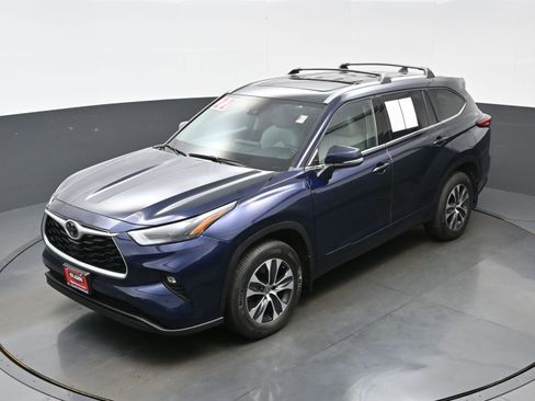 Used 2022 Toyota Highlander XLE AWD/4WD image 37