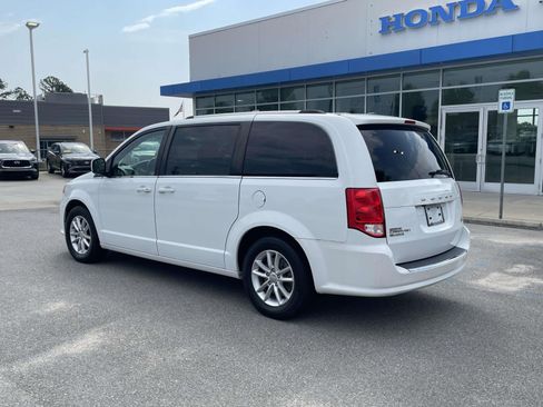 Used 2019 Dodge Grand Caravan SXT FWD image 4