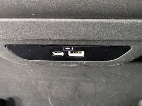 Used 2023 Chrysler Pacifica Touring-L image 23