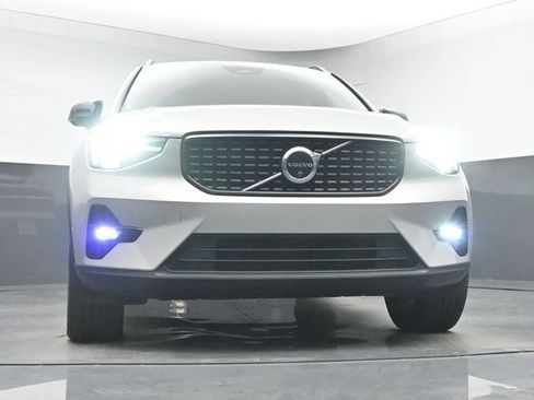 Used 2024 Volvo XC40 B5 Plus AWD/4WD image 11