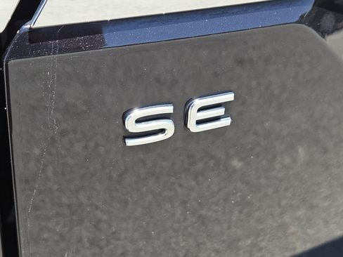 Used 2024 Volkswagen Atlas SE AWD/4WD image 8