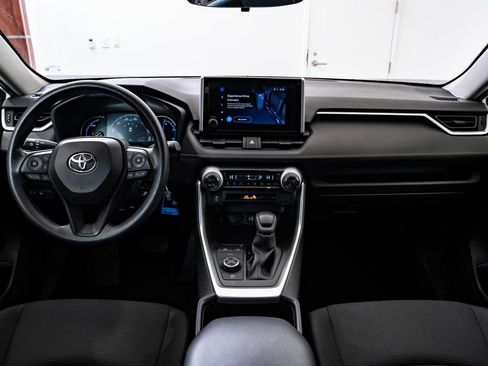 Used 2025 Toyota RAV4 LE AWD/4WD image 31