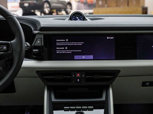 Used 2025 Porsche Macan Electric image 18