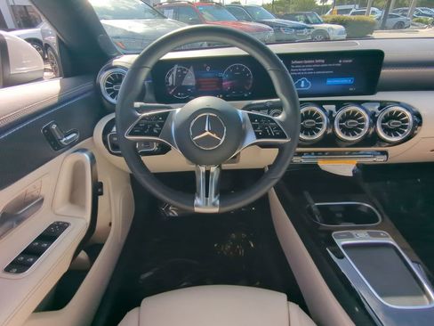 Used 2025 Mercedes-Benz CLA 250 image 3