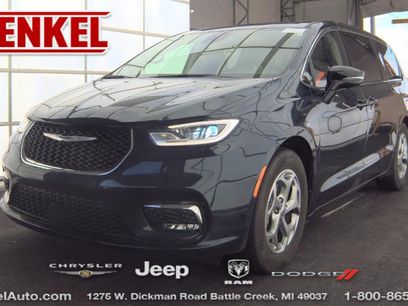Used 2024 Chrysler Pacifica Limited w/ Trailer Tow Group