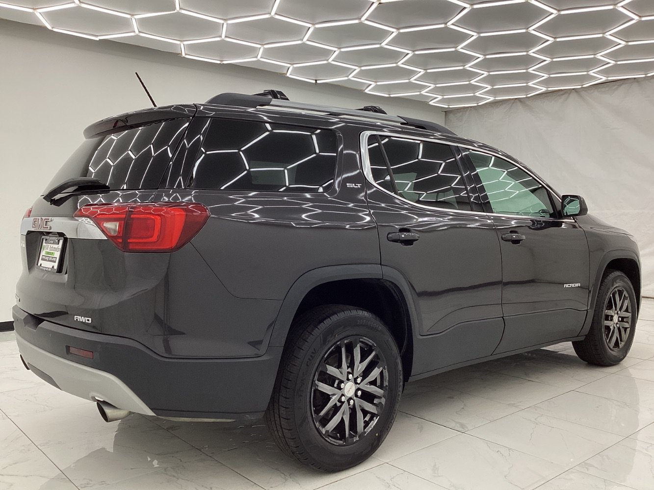 Used 2017 GMC Acadia SLT AWD/4WD image 12