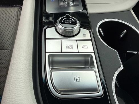 Used 2025 Genesis G70 2.5T RWD image 32