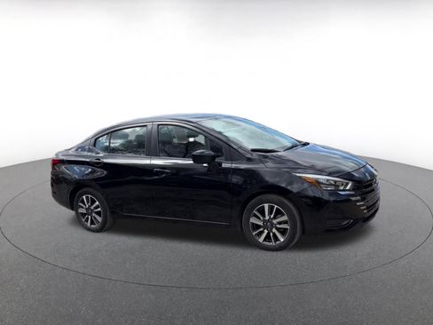 Used 2025 Nissan Versa SV image 2