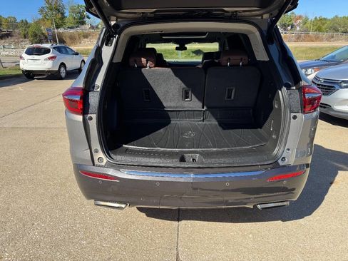 Used 2018 Buick Enclave Avenir w/ Avenir Technology Package image 19
